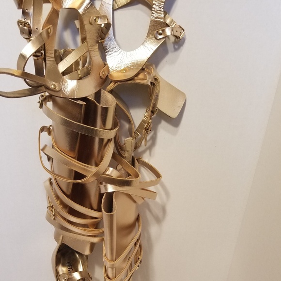 New Gold Heels⤵️PRICE DROP⤵️ - Picture 3 of 4